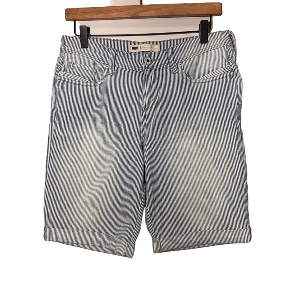Levi's Cuffed Bermuda Women's Size 28 Blue White Pinstripes Denim Jean Shorts - Picture 1 of 15